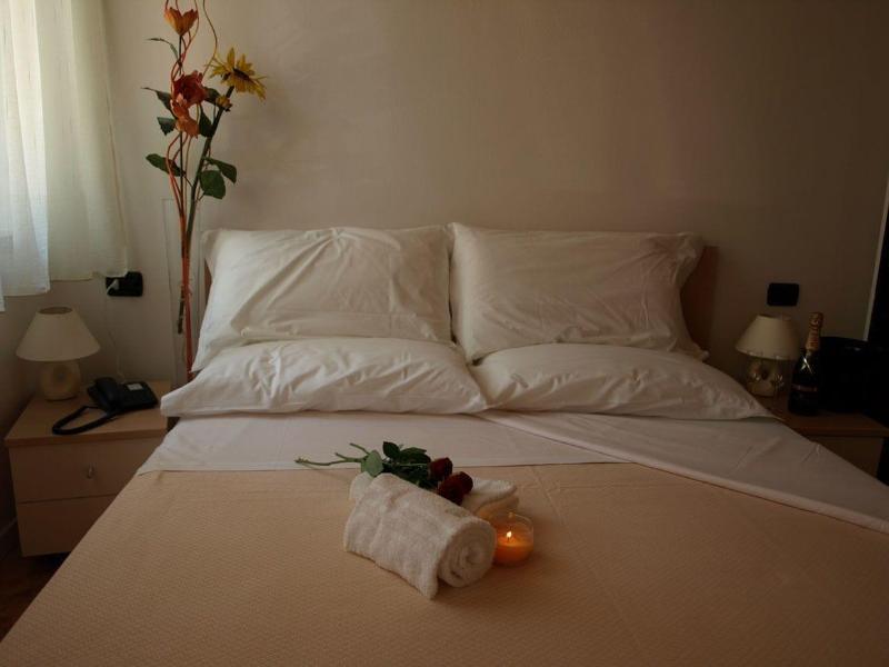 Hotel Karol Монца Екстериор снимка
