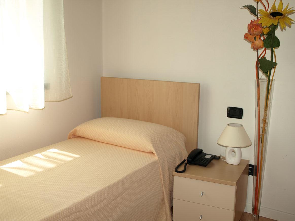 Hotel Karol Монца Екстериор снимка