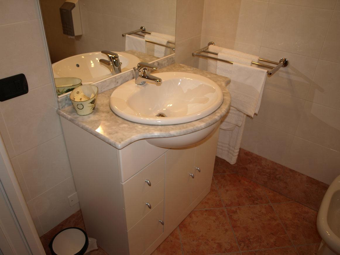 Hotel Karol Монца Екстериор снимка