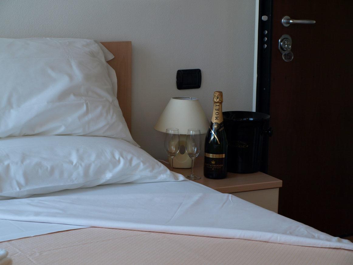Hotel Karol Монца Екстериор снимка