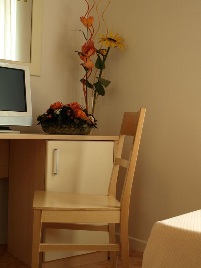 Hotel Karol Монца Екстериор снимка