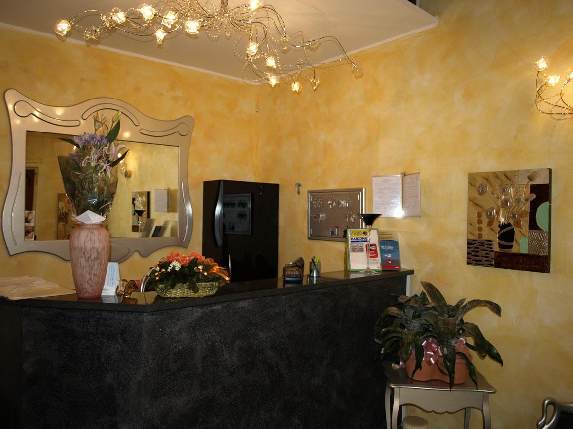 Hotel Karol Монца Екстериор снимка
